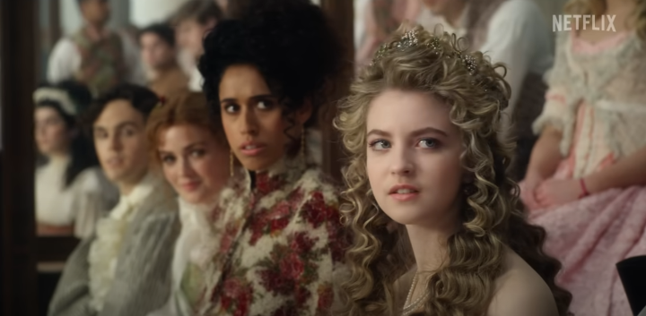 애기를바라보는공주들