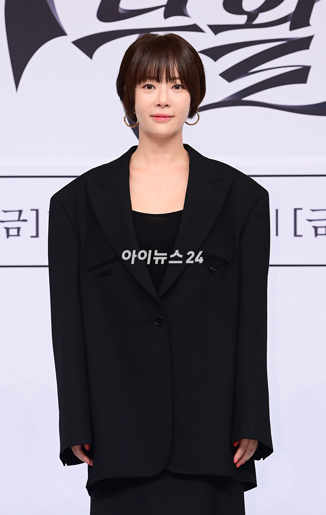 배우 황정음이 27일 오후 서울 양천구 목동 SBS에서 열린 SBS 새 금토드라마 '7인의 부활' 제작발표회에 참석하고 있다. [사진=정소희 기자]