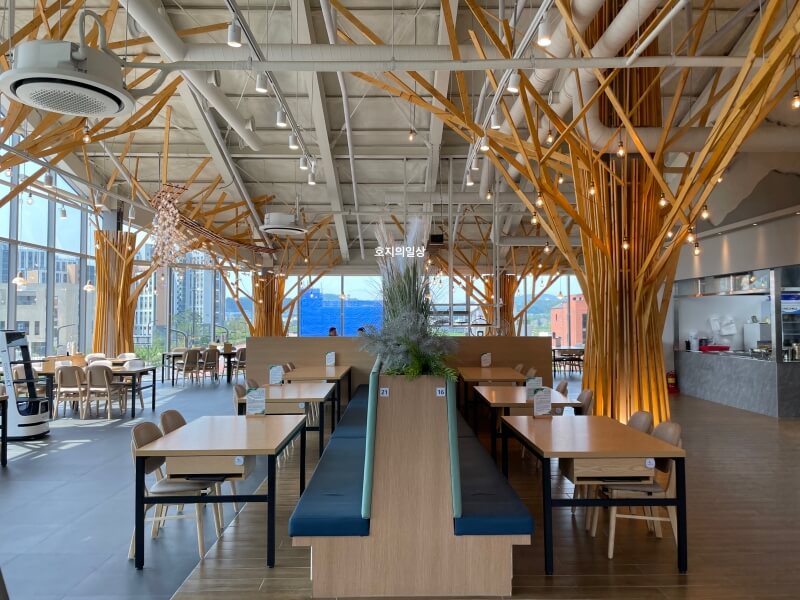 융건릉 자연 그리고 어반 생선구이&조림 맛집 내부