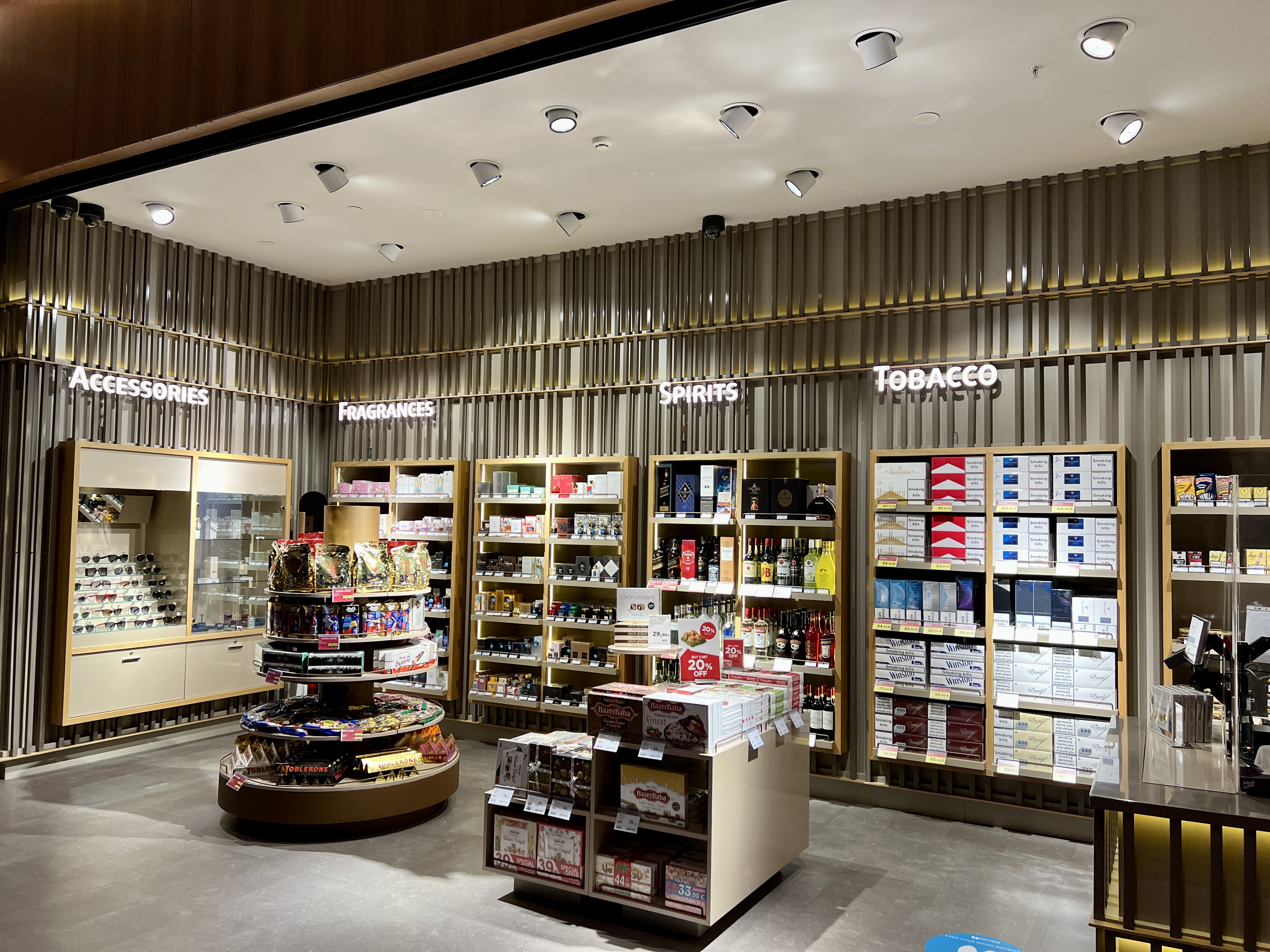 각종 물건을 판매하는 이스탄불 공항 라운지