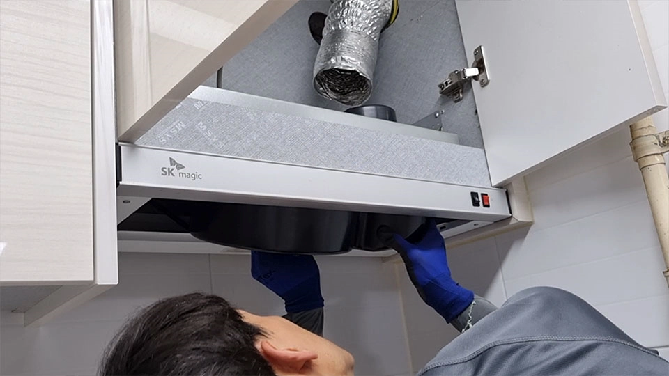 환풍기 날개 빼는 모습