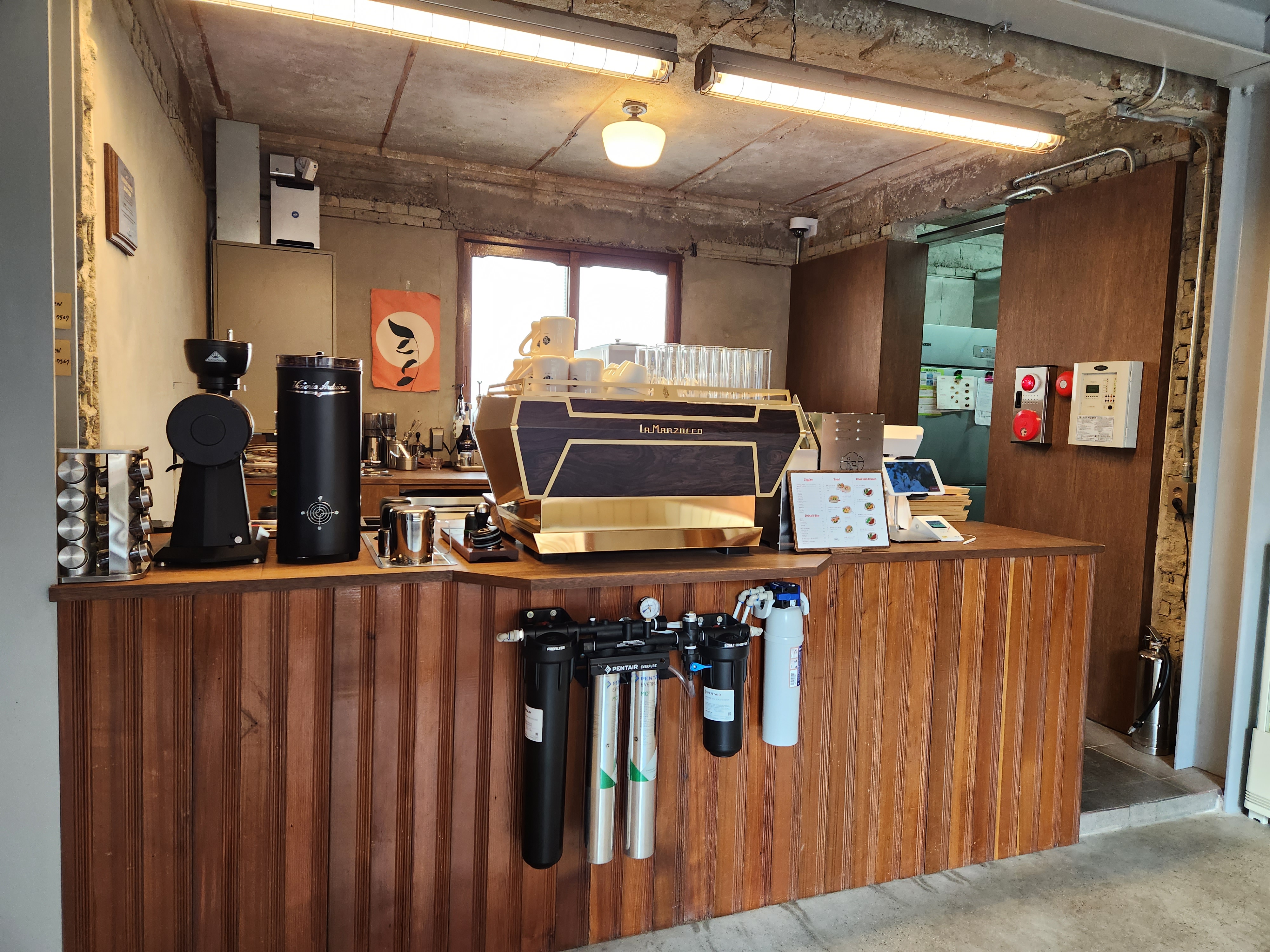 카페 "유람" 카운터