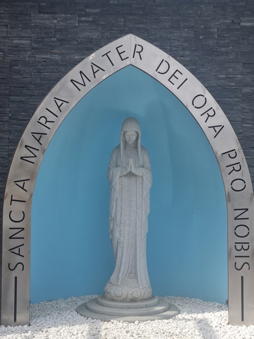 송탄성당 성모상