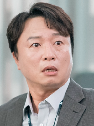 나의 해리에게 등장인물 김신중, 배우 전배수.