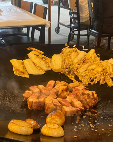 생생정보 대결 맛 대 맛 솥뚜껑 닭볶음탕 vs 솥뚜껑 삼겹살