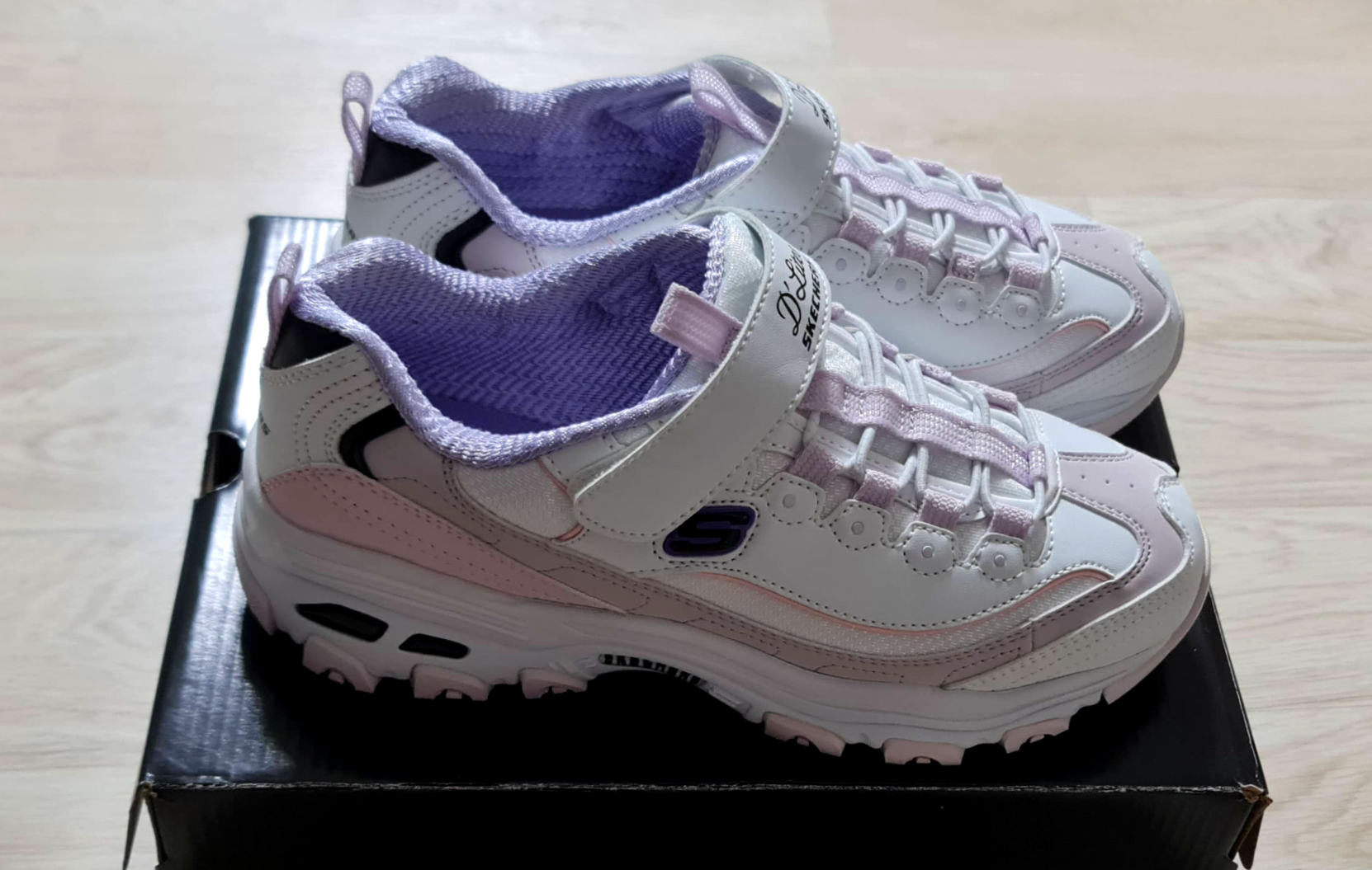 스케쳐스딜라이트옆면