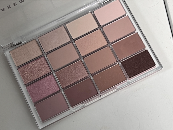 웨이크 메이크 생기블러링 섀도우 팔레트