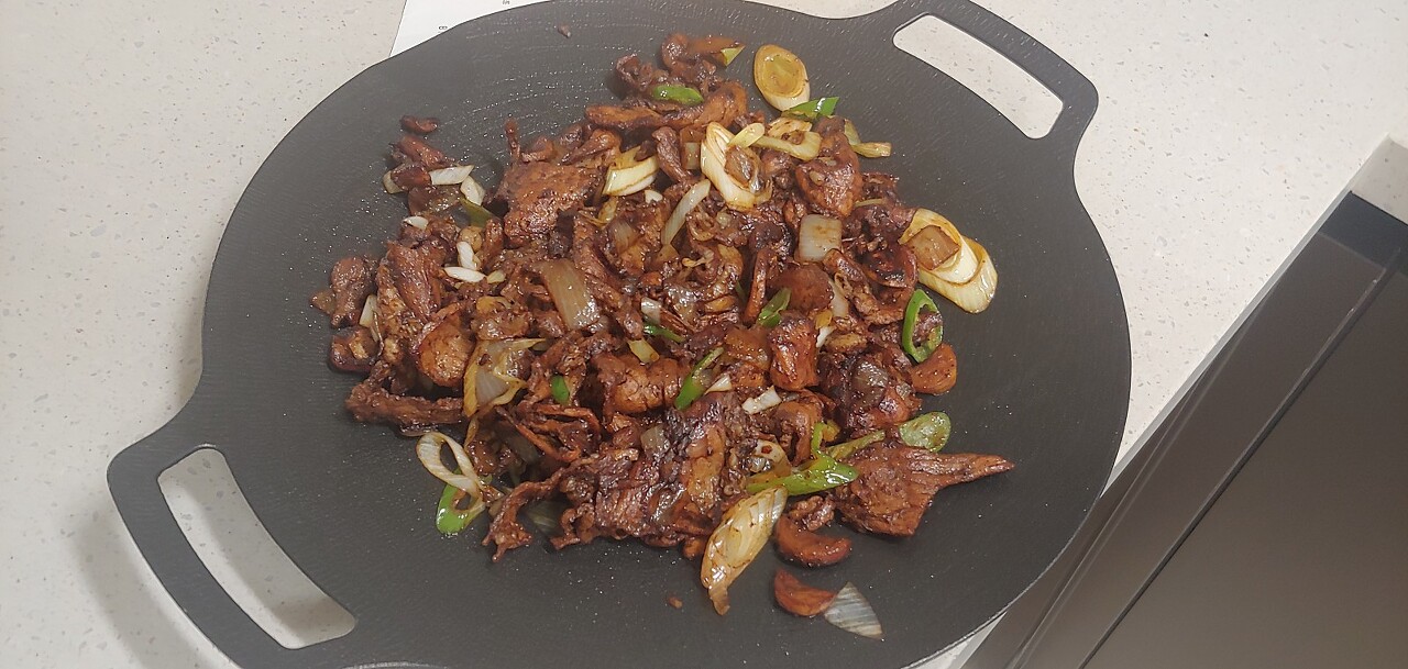 완성된 불맛 돼지불백