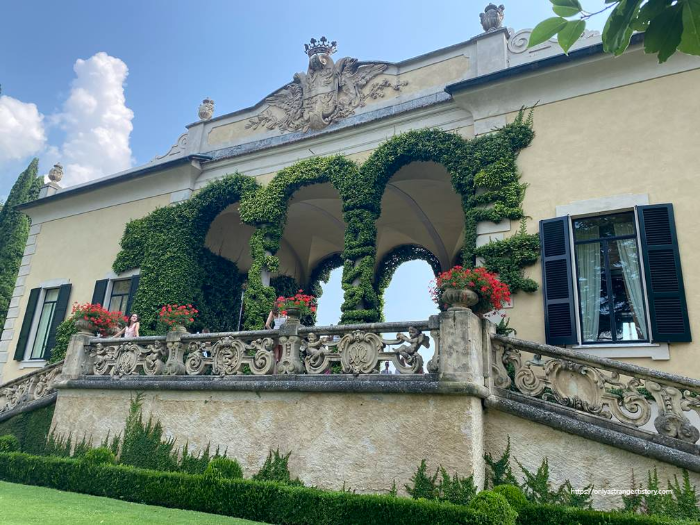 야외결혼식을 할 법한 테라스