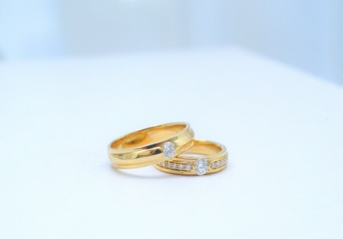 말없이 닮아가는 우리처럼, 담백한 골드링 속에 담긴 단단한 다짐💛