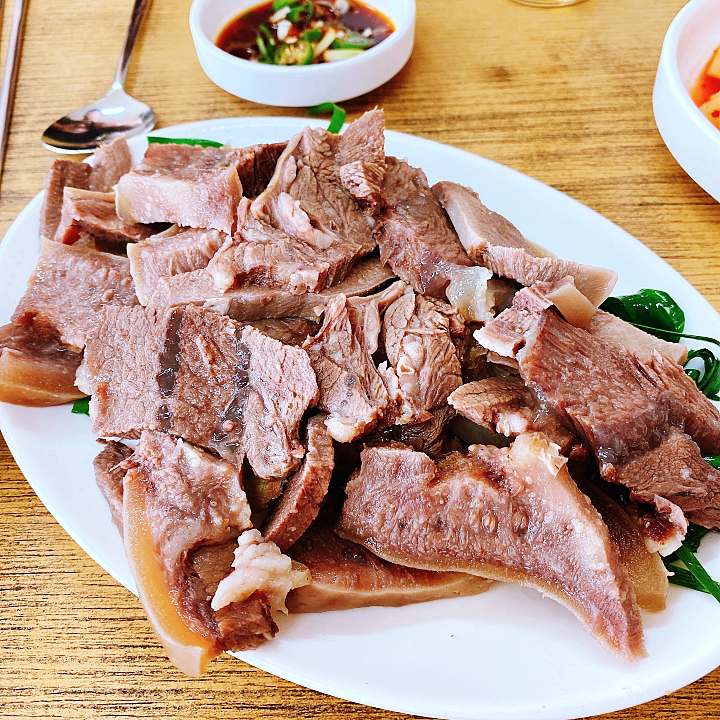 토요일은 밥이좋아 예산 백종원 예산시장 부근 소머리 국수 맛집 소머리국밥 장터 국밥 수육 예산10미 현지인 추천 토밥 좋아 방송정보