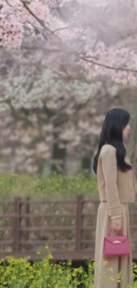 눈물의 여왕 16화 김지원 가방