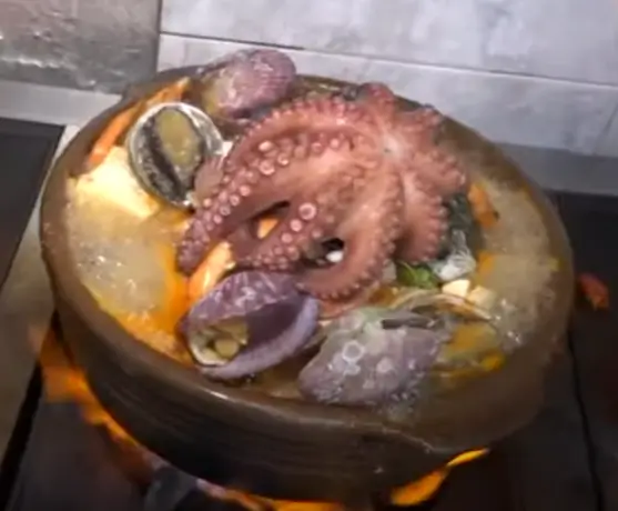27년 전통의 맛&#44; 해물탕