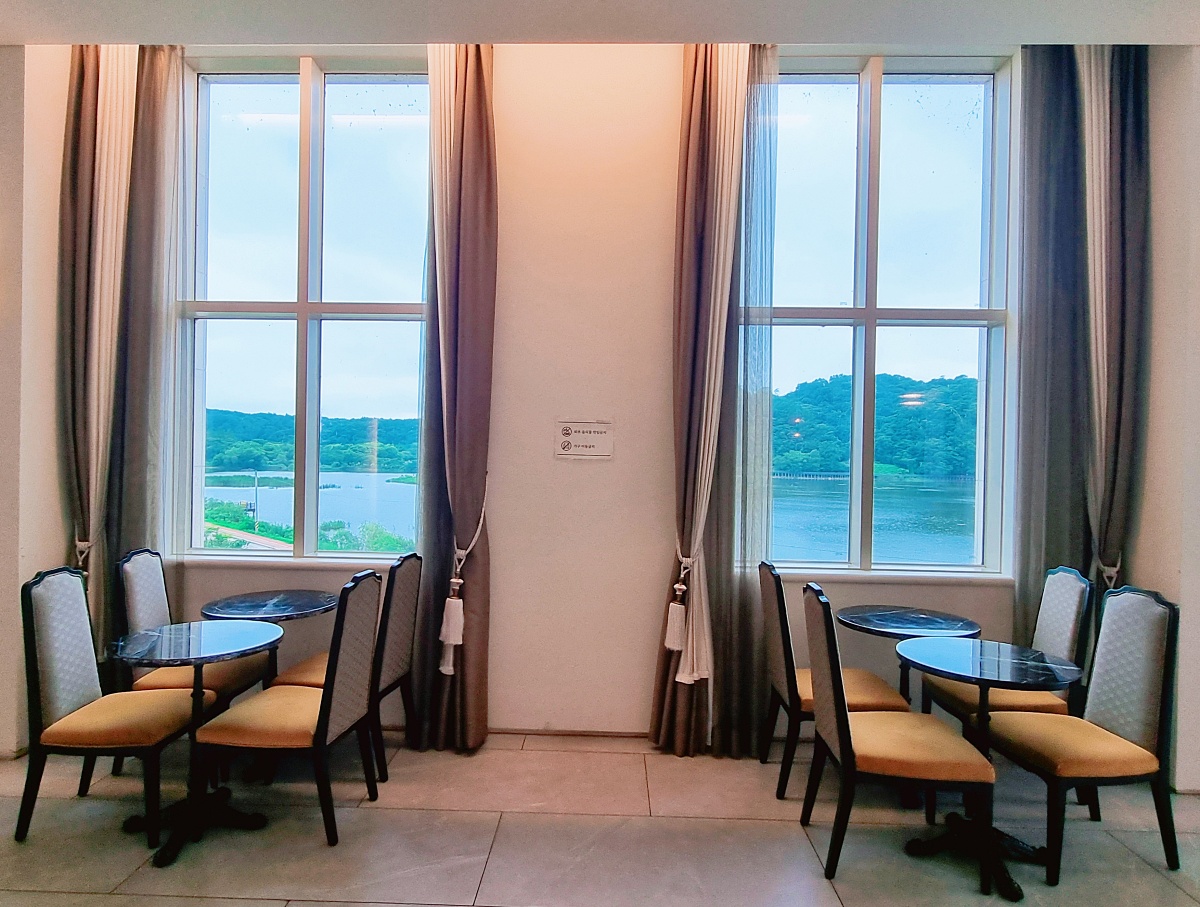 경기도 파주 대형 베이커리 카페, 공릉 저수지 뷰 모쿠슈라 (2호점)