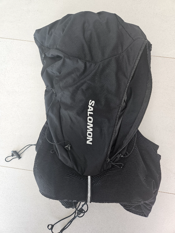 러닝도 출퇴근도 가볍게 가능한 살로몬 러닝조끼 리뷰