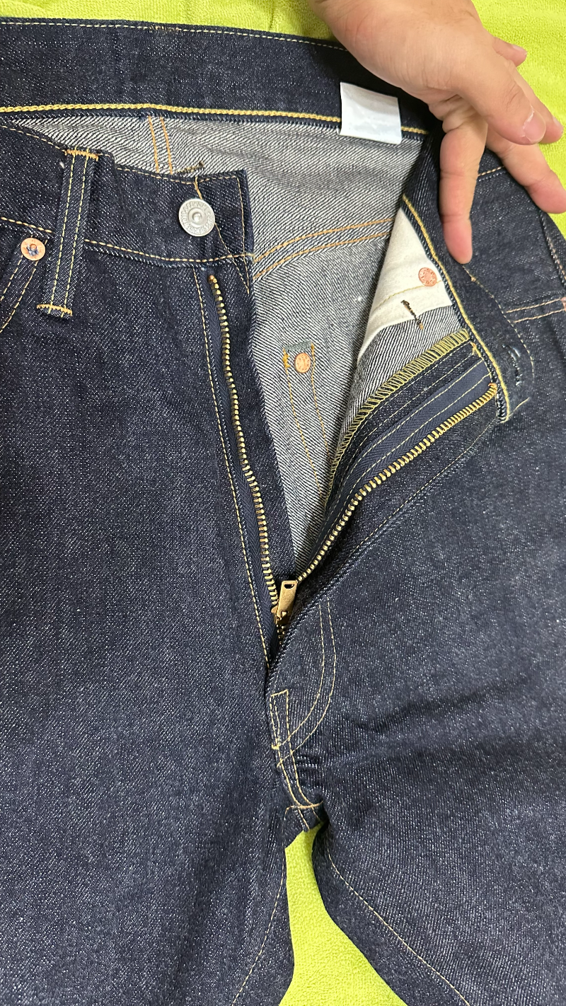 올드 디자인을 기반으로 달려 있는 리벳(단추)(1)