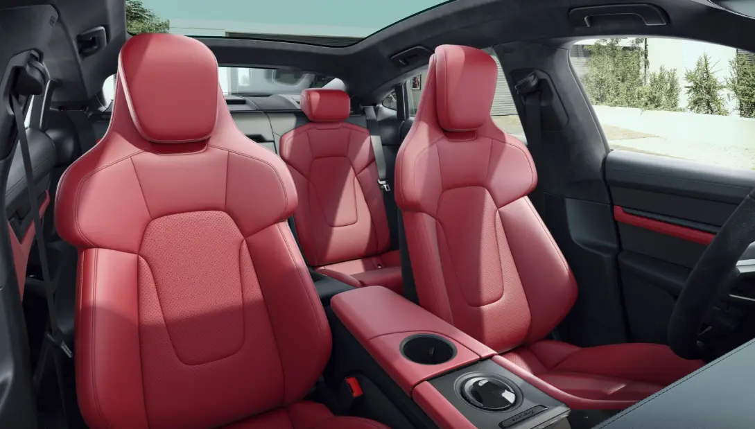 2024-포르쉐-타이칸-GTS의-빨간색-좌석-모습으로-운전석과-후방석-좌석이-모두-보이는-사진