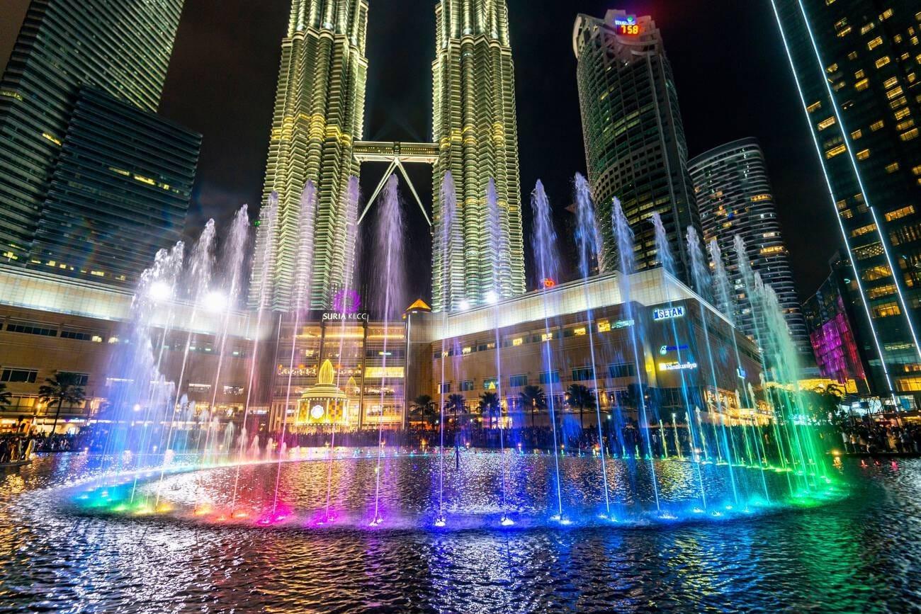 쿠알라룸푸르 KLCC Lake Symphony 분수쇼와 페트로나스 트윈타워