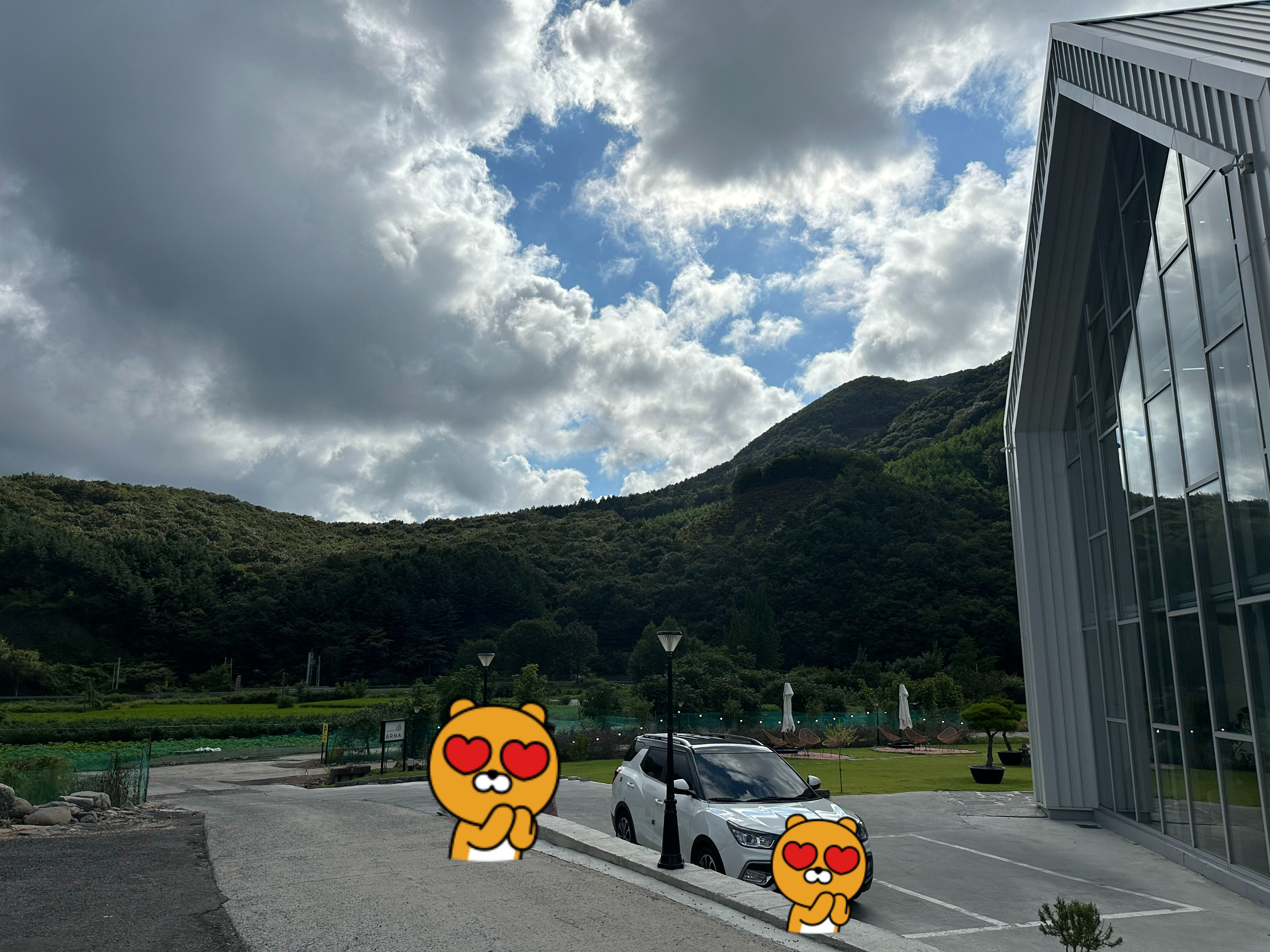 충남 보령, 대천, 무창포 여행 후기3(국내 가족 여행지 추천, 무창포 비체팰리스, 또다시 갯벌체험, 대천 맛집 부페, 점심 밥집 뷔페, 진짜 예쁜 카페 아르나, 분위기 좋은 카페 아르나, 한밤중 닭벼슬섬 산책, 대천항 수산시장 재방문, 찰광어회, 오징어회, 우성수산, 수연호수산, 무창포 비체펠리스, 오션뷰, 밥 해먹을 수 있는 숙소, 무창포 펜션)