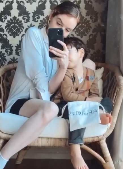 안나-근황-아들과-찍은-사진