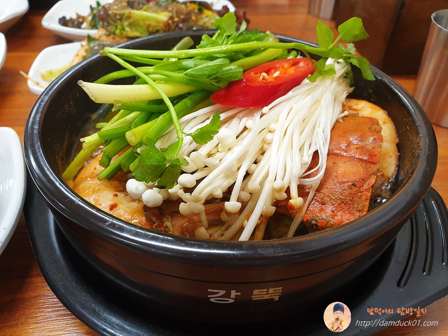 뚝배기에 적힌 강뚝