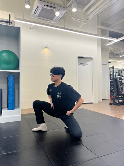 고관절-스트레칭-동작