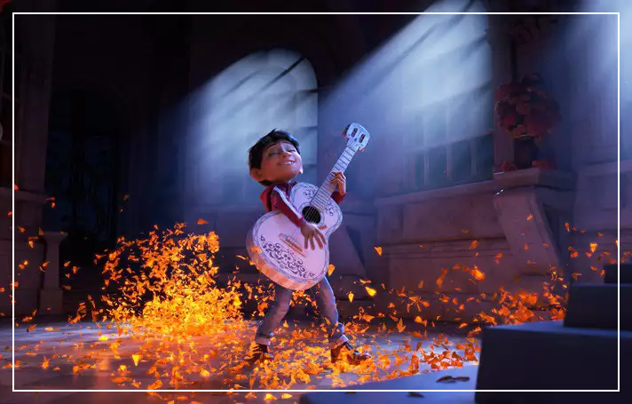 코코_미구엘이 기타 치는 사진