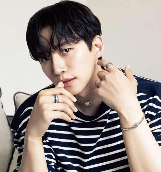 이준호 프로필 배우 드라마 가수 여자친구 작품활동 화보 캐셔로 사진