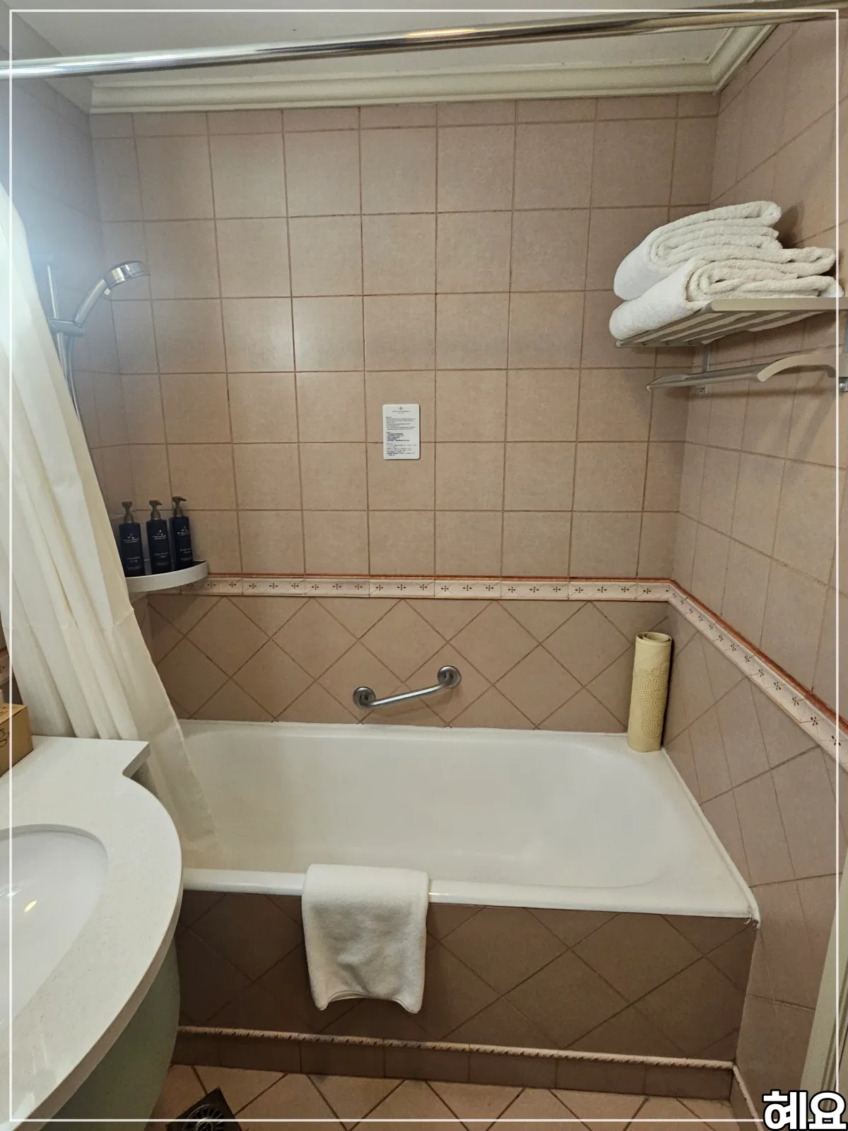 상하이-그린-코트-레지던스-시티-센터-욕조