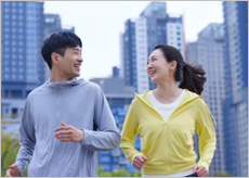 활력 넘치게 운동하는 사람 이미지