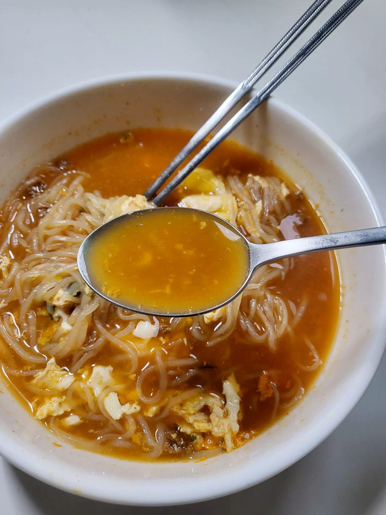 일반 라면의 맛인 국물