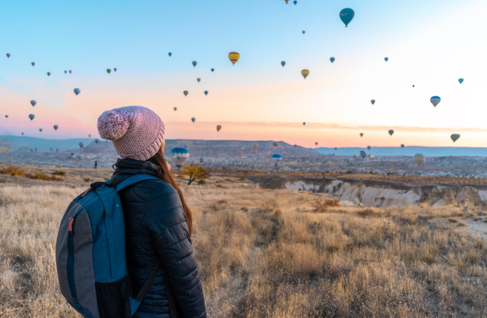 여자가 여행가서 좋아하는 사진