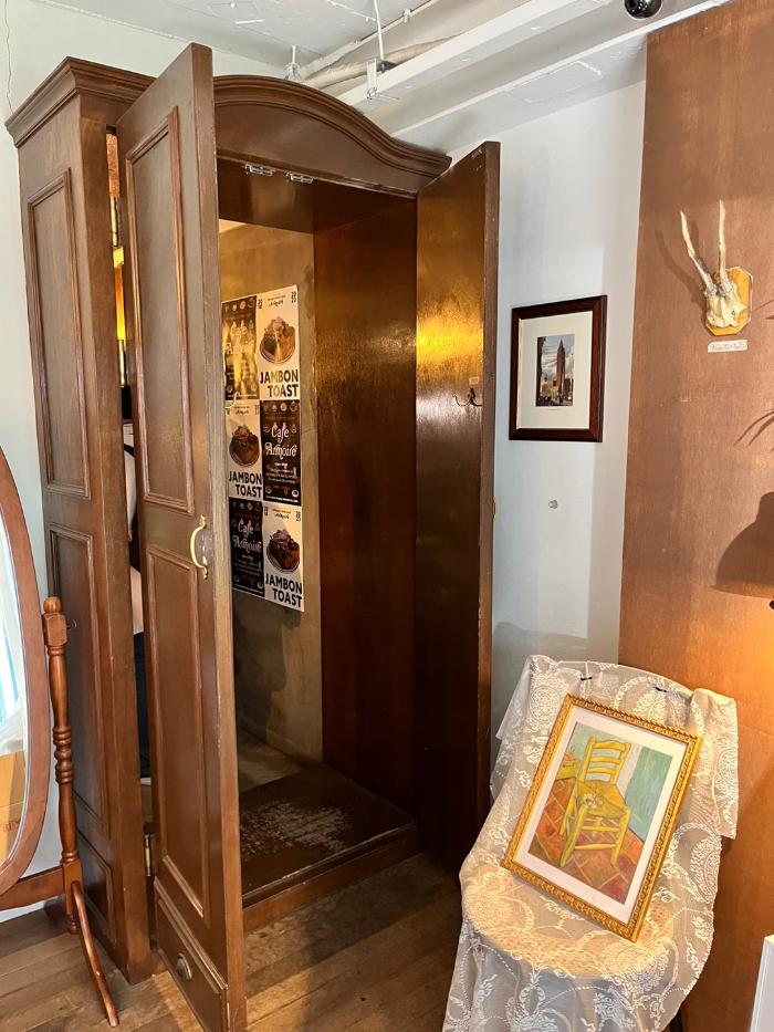 옷장속의 진짜 입구 2