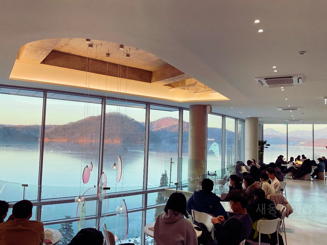 용인_카페_뷰맛집_2층_풍경