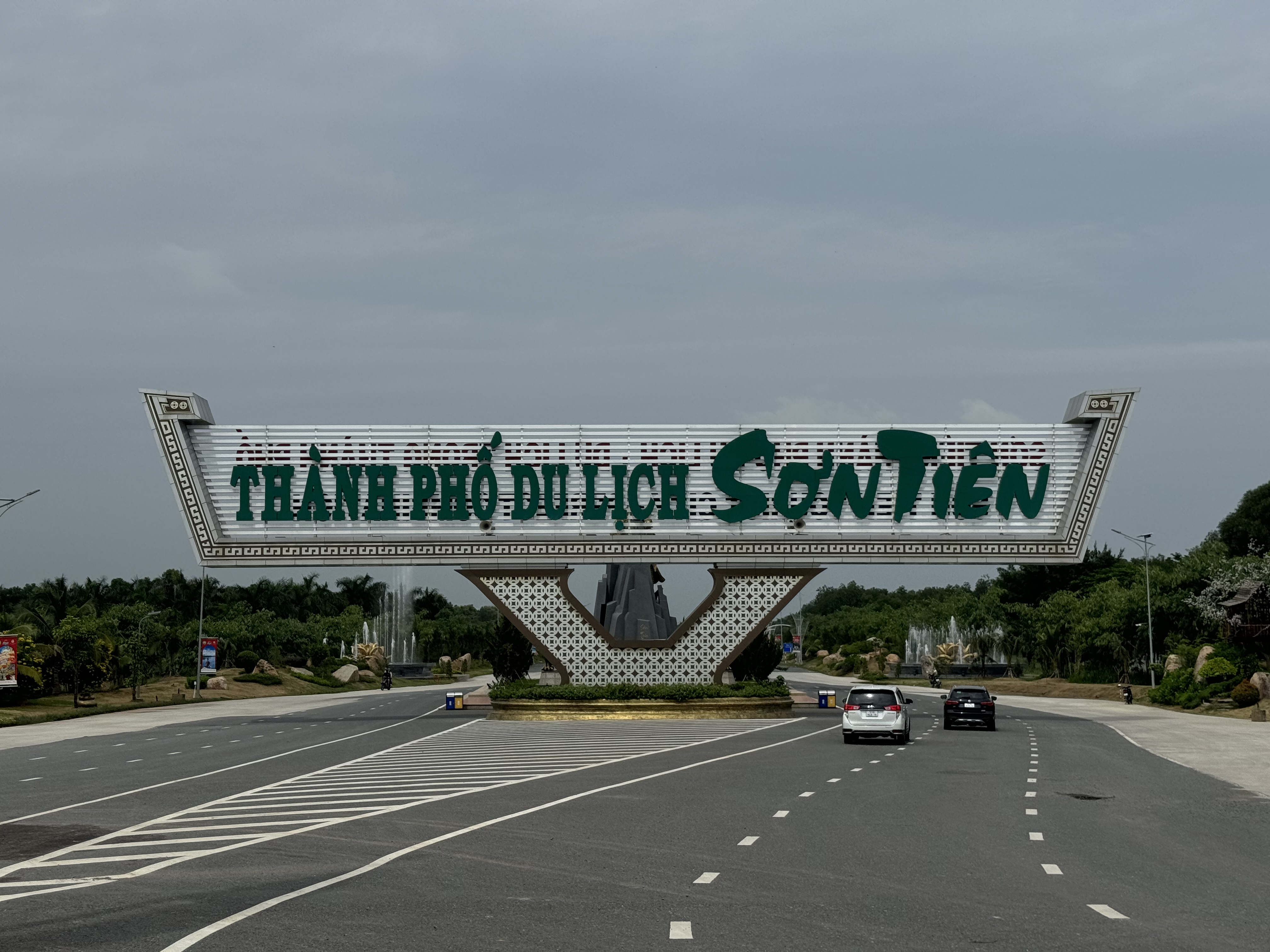 동나이 손띠엔 공원(Dong Nai Son Tien)