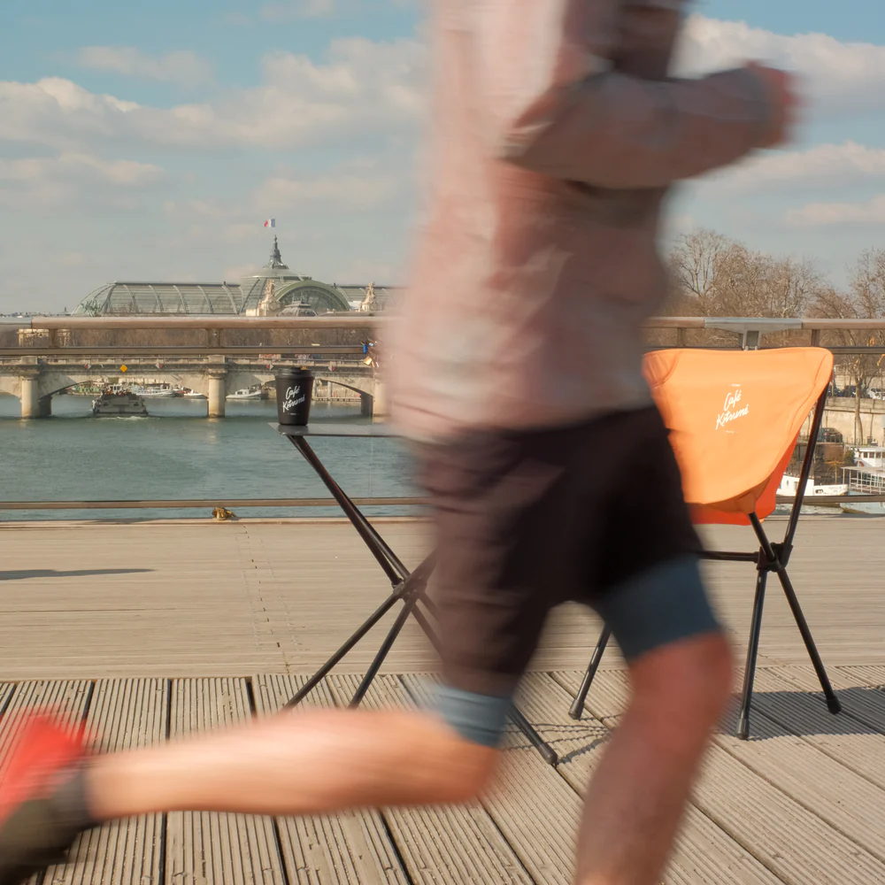 메종 키츠네 X 헬리녹스 테이블