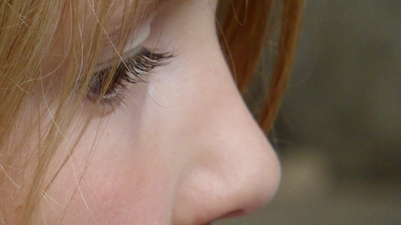 블랙헤드 생기는 원인과 효과적인 관리 방법