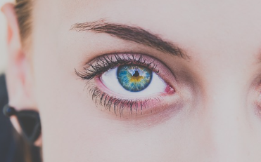 눈에 눈썹 들어갔을 때 빼는 방법(속눈썹 빼기)