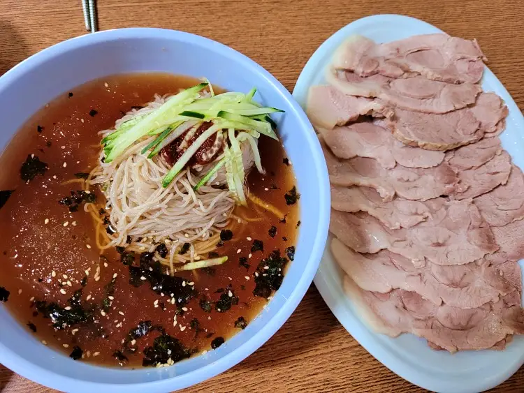생활의달인 부드러운 수육과 어울리는 시원한 냉국수 달인 맛있는 막국수집 은둔식달 충남 부여 맛집 오늘방송 정보