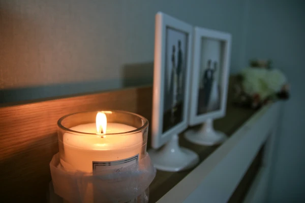 향초 켜놓기는 습기제거에 도움이 됩니다. 향초를 끈 후에는 반드시 실내 환기를 해주세요.