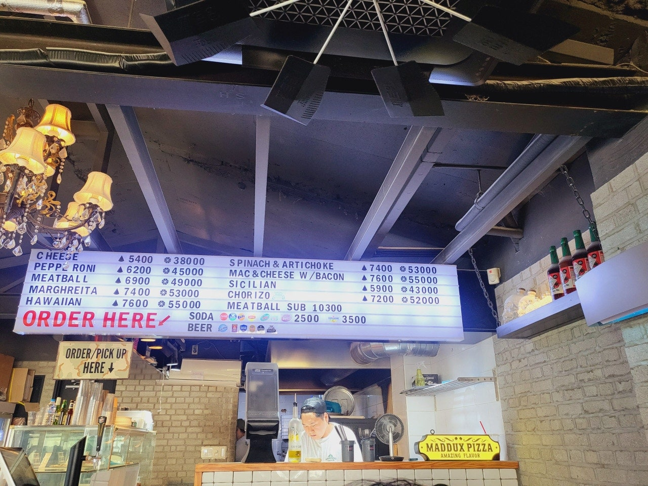 이태원 분위기 맛집 &quot;매덕스 피자&quot; 데이트 코스 미국식 조각 피자