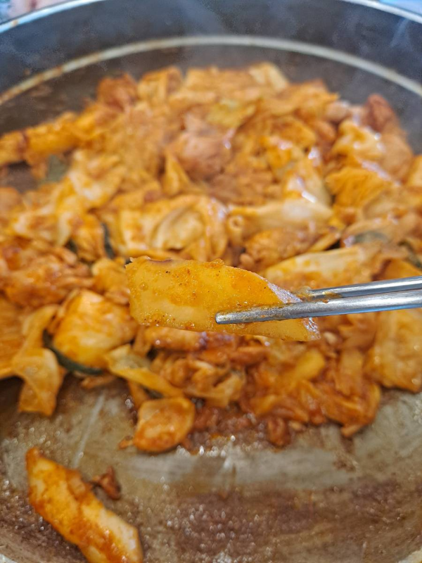 명물닭갈비 고구마 익다