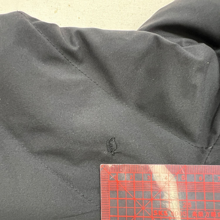 다운 점퍼 불구멍 수선 후 사진