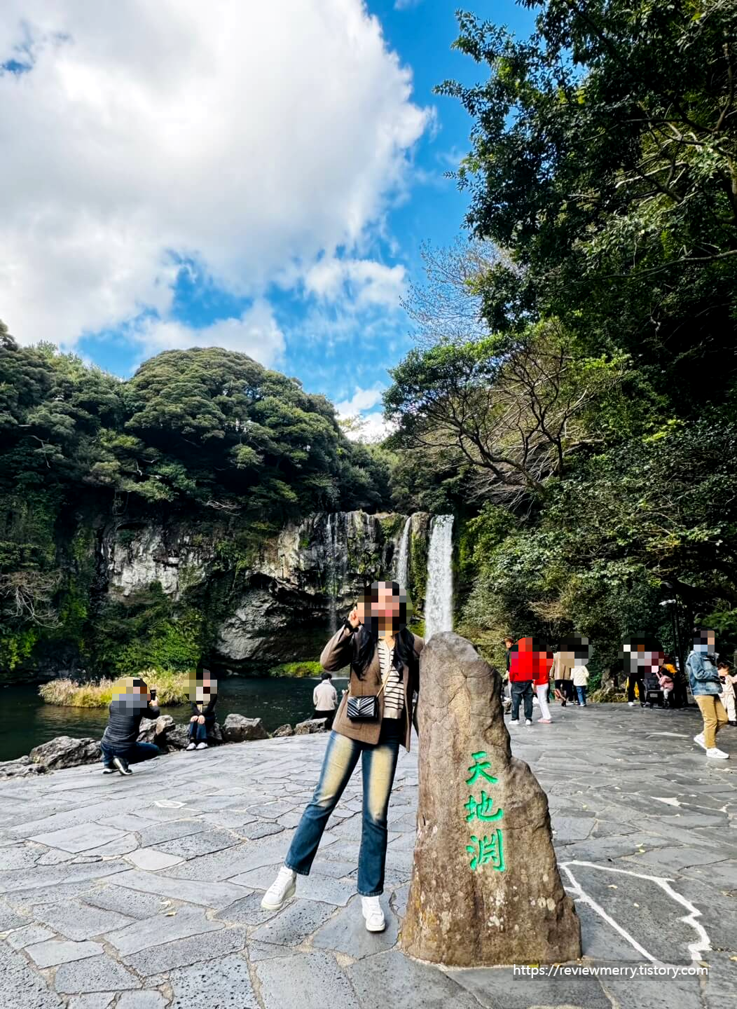 폭포앞 기념사진