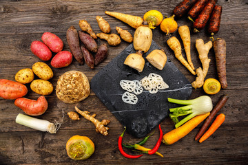 돼지감자 차 효능과 부작용, 돼지감자가 예전에는 돼지 먹이로 주거나 버려지는 식물이었다고 합니다.