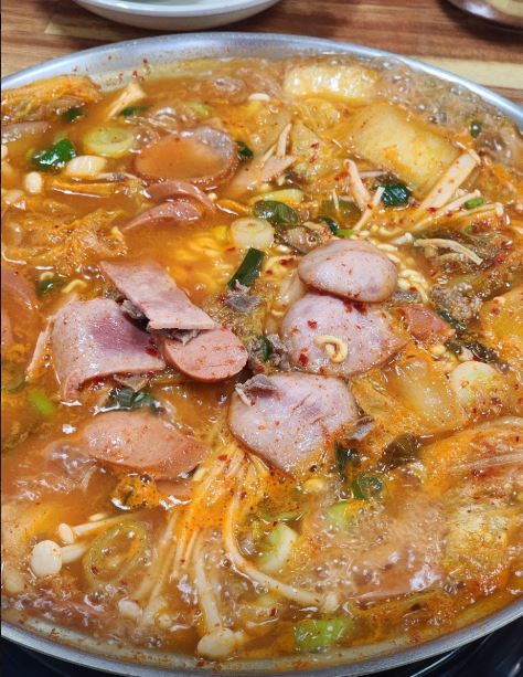 6시 내고향 군산 부대찌개 맛집 비행장정문부대찌개