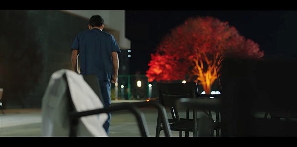 가운을-벗고-방황하는-정민