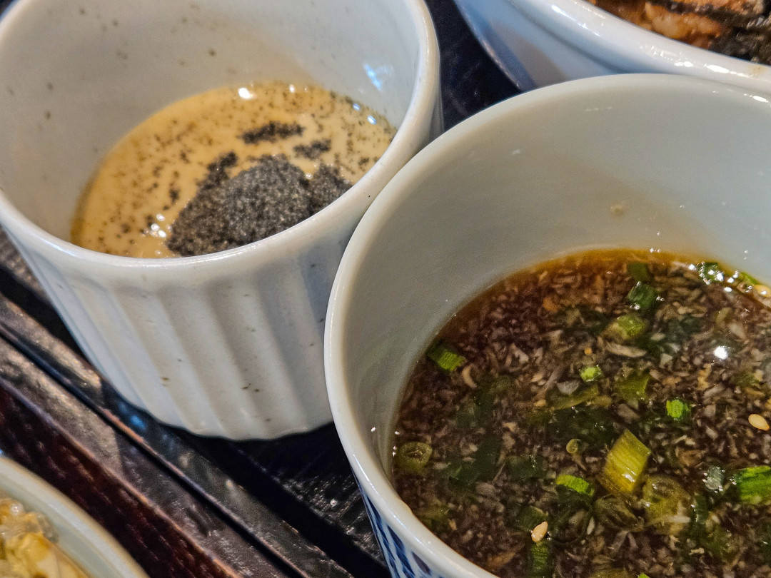 요미우돈교자 참깨소스