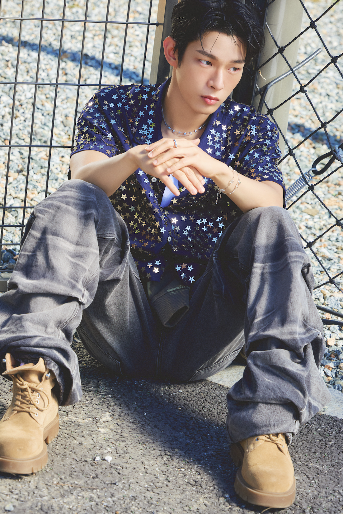 스티븐 앉아있는 이미지