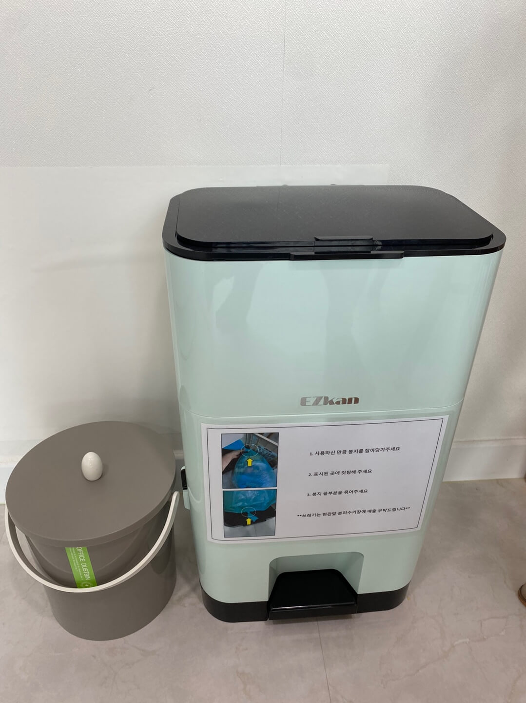 키즈비-풀빌라-거실-시설-이미지